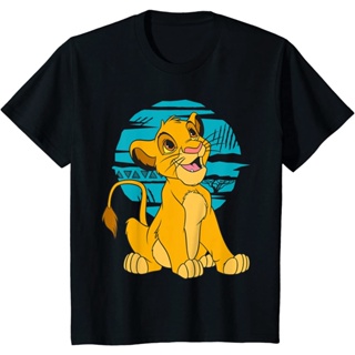 เสื้อยืดผ้าฝ้ายพรีเมี่ยม เสื้อยืด พิมพ์ลาย Disney The Lion King Young Simba Happy Blue สไตล์เรโทร_01