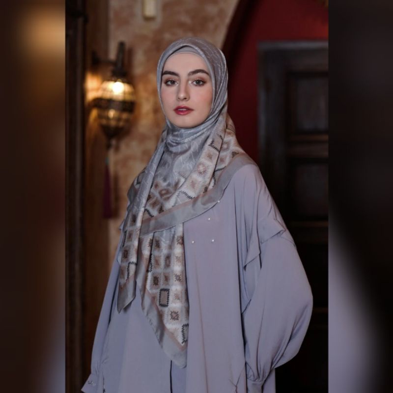 LAVISH SCARF โดย MANDJHA IVAN GUNAWAN