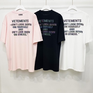 Vetements เสื้อยืดแขนสั้นลําลอง ผ้าฝ้าย พิมพ์ลายโมโนแกรม ทรงหลวม สําหรับผู้ชาย และผู้หญิง