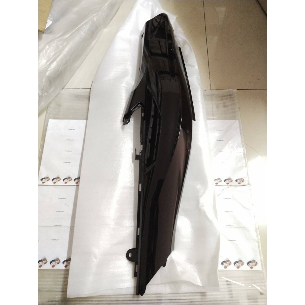 ฝาข้างขวาตัวยาวสีดำ(0903,SMX)R สำหรับรุ่น FINN อะไหล่แท้ YAMAHA B6F-F1741-02-P0