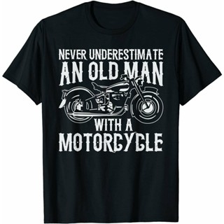 เสื้อยืด พิมพ์ลาย Never Underestimate An Old Man สําหรับผู้ชาย