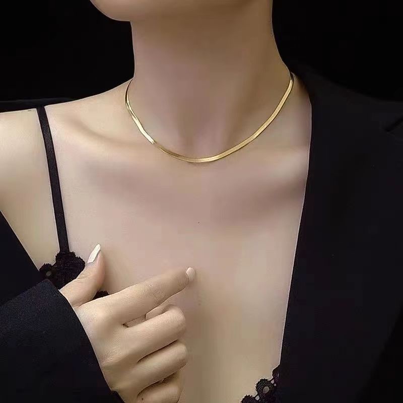 เครื่องประดับ สร้อยคอไทเทเนียม ทองแท้ 18K จี้งูแบน เข้ากับทุกการแต่งกาย สไตล์ยุโรป อเมริกัน มินิมอล แฟชั่นสําหรับผู้หญิง ของขวัญ