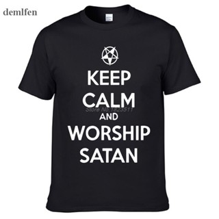 เสื้อยืดผ้าฝ้ายพิมพ์ลาย เสื้อยืด ผ้าฝ้าย พิมพ์ลาย Keep Calm And Worship Satan แฟชั่นสําหรับผู้ชาย_01