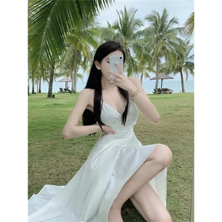 Hotgirl พร้อมส่งจากกทม ✨ชุดเดรสผู้หญิง ชุดเดรสสายเดี่ยวเซ็กซี่สีขาว เหมาะสำหรับวันหยุดพักผ่อนริมชายหาด กระโปรงชายหาด