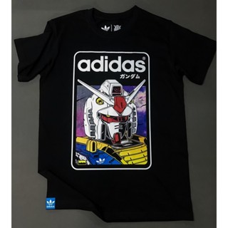 เสื้อยืดโอเวอร์ไซส์เสื้อยืดแขนสั้นผ้าฝ้ายพิมพ์ลาย Gundam Xadidas สําหรับผู้ชายและผู้หญิงS-3XL_01