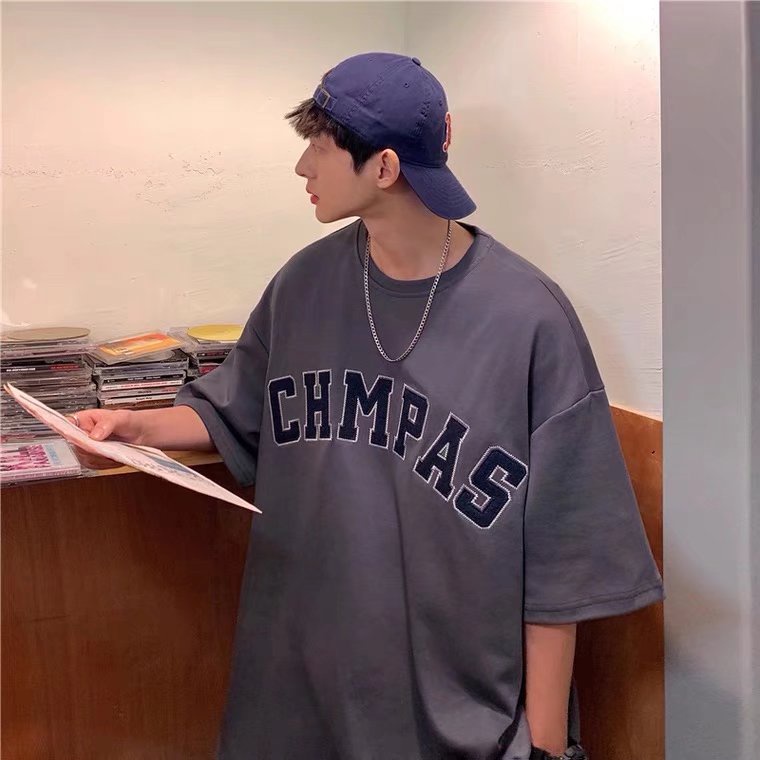 【M-8XL】เสื้อยืดแขนสั้น พิมพ์ลายตัวอักษร ทรงหลวม ขนาดใหญ่ สไตล์ญี่ปุ่น แนวสตรีท แฟชั่นสําหรับผู้ชาย และคู่รัก ราคา ถูกที่สุด ดีลบีเคเค แกลเลอรีภาพที่ 2