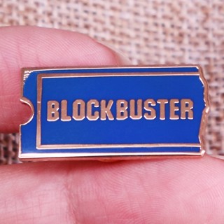 เครื่องประดับ เข็มกลัด รูปโลโก้ภาพยนตร์ Blockbuster สีฟ้า สําหรับตกแต่งกระเป๋าเป้สะพายหลัง