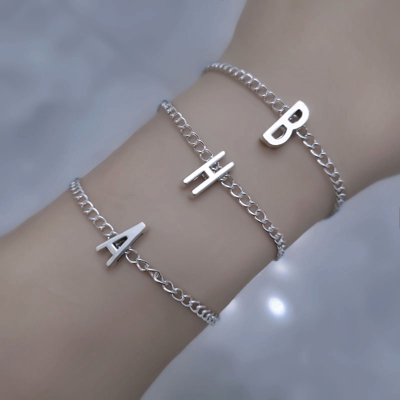 A-z ตัวอักษร เริ่มต้น สร้อยข้อมือ กําไลข้อมือ สําหรับผู้หญิง ตัวอักษร เสน่ห์ สร้อยข้อมือ เครื่องประดับ ปรับแต่ง