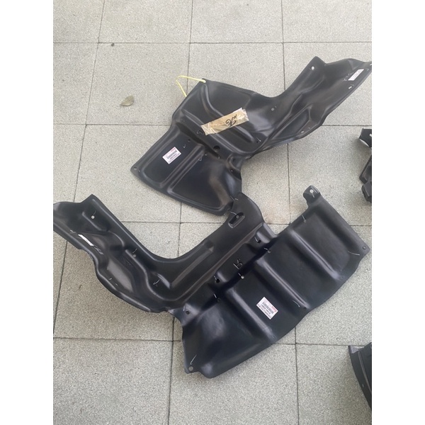 พลาสติกใต้เครื่องToyota altis ปี2001-2013 ซ้ายขวา zze121 zze141 ราคาข้างละ