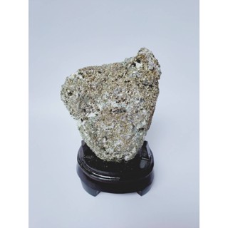 เพชรหน้าทั่ง หรือแร่ไพไรต์ (Pyrite) ถือเป็นเครื่องรางที่บรรดานักเล่นของขลังเสาะแสวงหา โดดเด่น เมตตามหานิยม