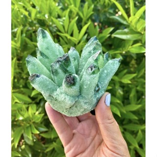 green quartz crystal cluster,quartz crystal quartz vug,mineral specimen,home decoration,rock gem,stone,reiki healing