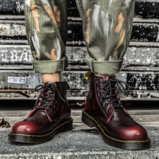 Dr.martens รับประกันคุณภาพ พลัสไซซ์ 35-48 New England Dr. รองเท้าบูทมาร์ติน หนังแท้ ส้นหนา 6 หลุม ทรงหลวม สไตล์คลาสสิก สําหรับผู้ชาย และผู้หญิง