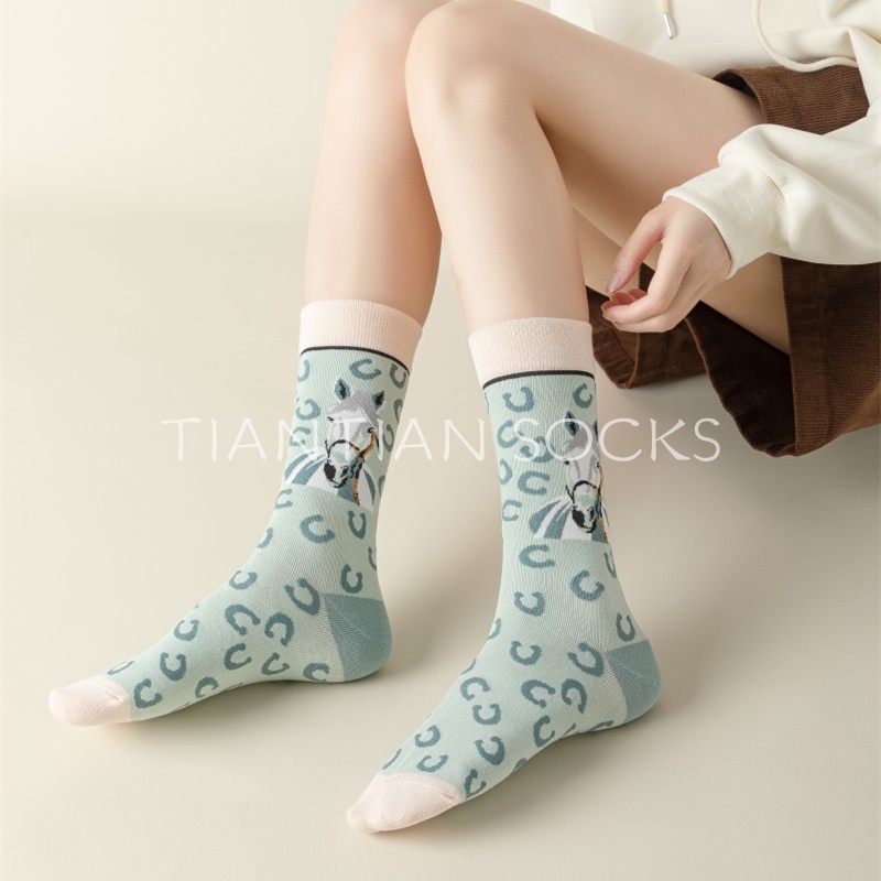 TIANTIAN T079 ถุงเท้า ผ้าฝ้ายแท้ พิมพ์ลายการ์ตูนม้า สไตล์เรโทร เข้ากับทุกการแต่งกาย แฟชั่นคู่รัก สําหรับผู้หญิง 2023