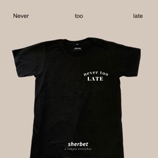 sherbettee|เสื้อยืดลาย never too late