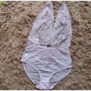 Kyra bodysuit สีชมพู ลูกไม้ S