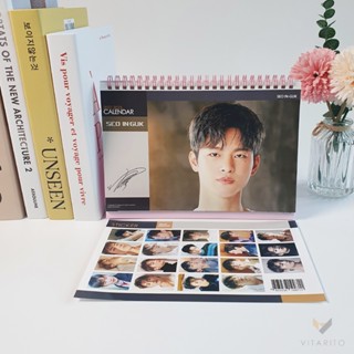 2022-2023 Seo In Guk ปฏิทินตั้งโต๊ะ สีชมพู ชุดสติกเกอร์รวม (ใช้ 2 ปี)