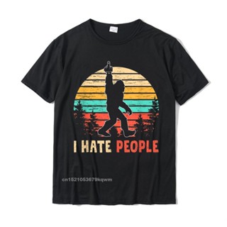 [100% Cotton]เสื้อยืดผ้าฝ้าย พิมพ์ลาย Bigfoot Middle Finger I Hate People Abduction Sasquatch ของขวัญ สําหรับผู้ชาย