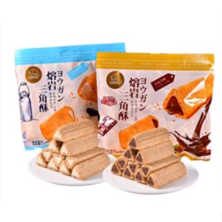 Oat Crisp เวเฟอร์ ข้าวโอ๊ตสอดไส้ ขนาด 158 กรัม ทรงสามเหลี่ยม มี 2 รส คือ รสนม รสชอคโกแลต