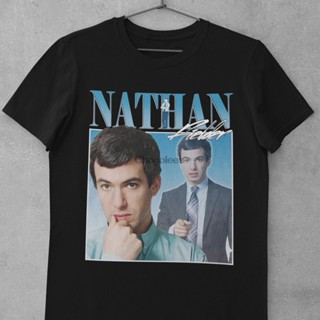 เสื้อผ้าผชเสื้อยืดลําลอง แขนสั้น พิมพ์ลาย Nathan Fielder สําหรับผู้ชาย และผู้หญิง ไซซ์ S-2XL BYTE CX1JS-5XL