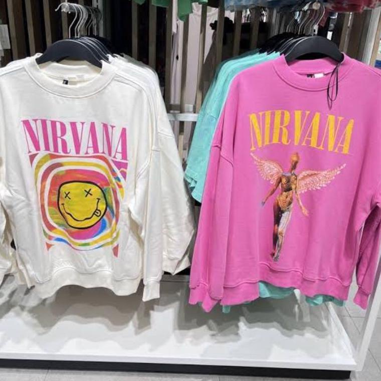 สต็อกล่าสุด SWEATSHIRT H*M RACING CHAMPIONSHIP / NIRVANA