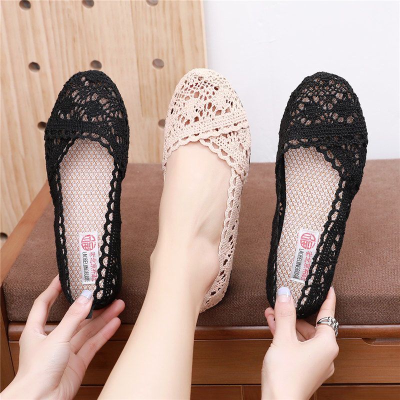 2023 ฤดูร้อนใหม่เก่าปักกิ่งผ้ารองเท้าผู้หญิงสุทธิรองเท้า Anti-slip Soft-soled Peas รองเท้าลูกไม้ Hollow ตาข่ายแบน All-match รองเท้าคลอดบุตร