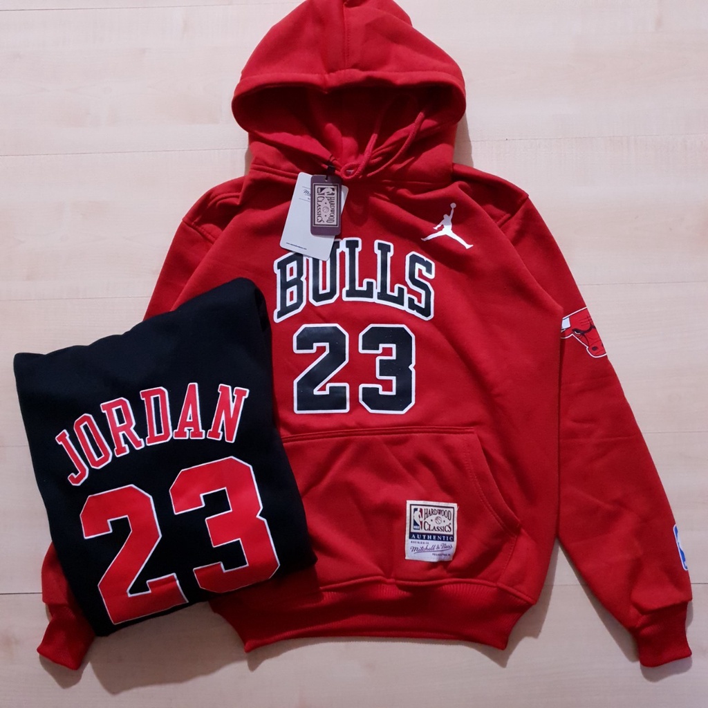 Mitchell AND NES CHICAGO BULLS 23 เสื้อแจ็คเก็ตมีฮู้ดสีดําและสีแดง