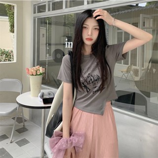 Front shoulder short-sleeved t-shirt women 2023 summer new short tops niche design sense irregular printing babes ins