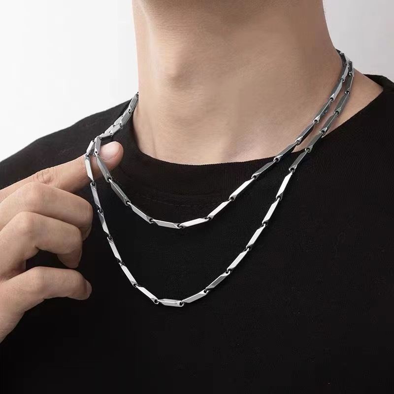 สร้อยคอเหล็กไทเทเนียมสีทองเรียบง่ายสําหรับผู้ชายและผู้หญิงโซ่ฮิปฮอปอินเทรนด์และส่วนบุคคล