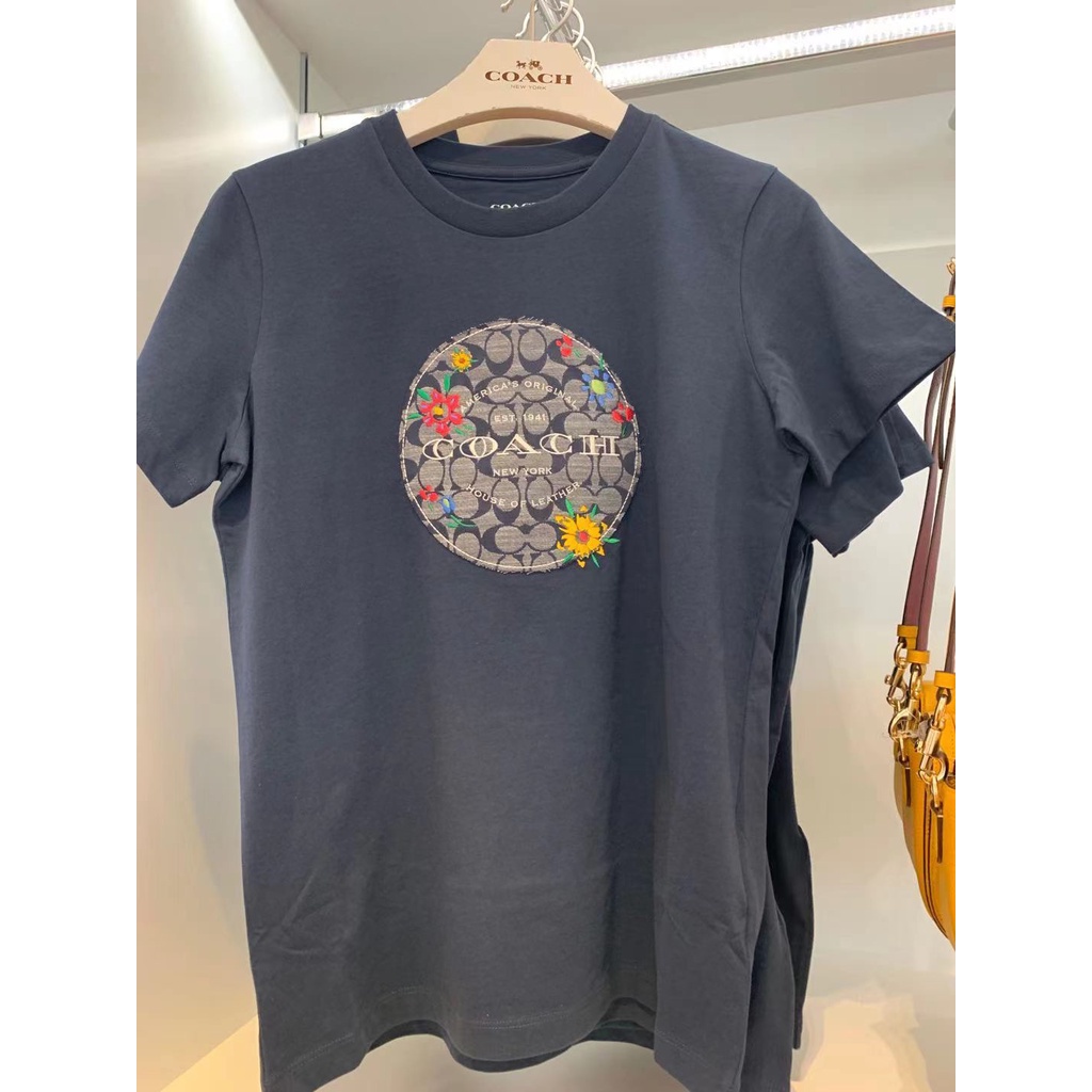 เสื้อยืดแขนสั้น พิมพ์ลายโลโก้ Coach Disney สีขาว แฟชั่นฤดูร้อน สําหรับผู้หญิงเสื้อยืด_02