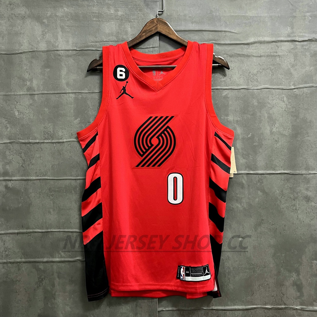 【648】เสื้อเบลเซอร์ 2022-23 Portland Trail #0 เสื้อกีฬาแขนสั้น ลายทีม Damian Lillard สีแดง