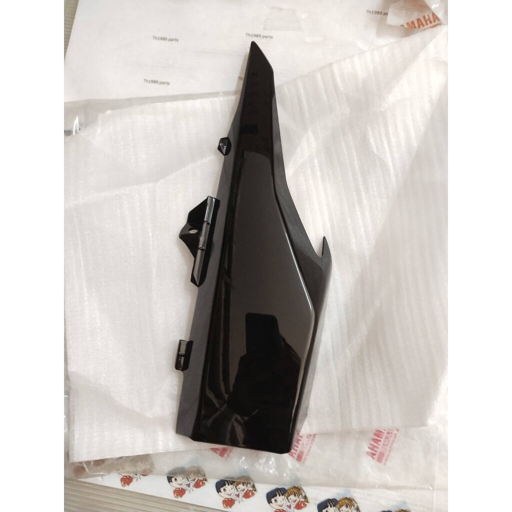 ฝาครอบไฟหน้าขวาสีดำ NOUVO SX สำหรับรุ่น AT125F NOUVO SX' 2012 อะไหล่แท้ YAMAHA 1DB-F838S-00-P0