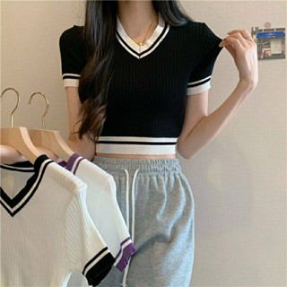 เสื้อครอปแขนสั้น ครอปคอวี แต่งตัดขอบสี เท่ๆ เนื้อผ้าไหมพรม ผ้าถัก ใส่สบาย #A38