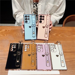 เคสมือถือ ลายหัวใจ พร้อมสายคล้อง หรูหรา สําหรับ Samsung Galaxy S23 UItra S22 Plus S21 FE S22