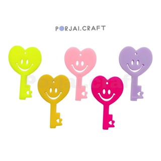 จี้กุญแจหัวใจ หน้ายิ้ม Smiley Heart Key Pendants 50mm