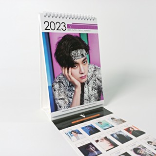 2023-2024 BTS(V) ปฏิทินตั้งโต๊ะ สีขาว ชุดสติกเกอร์รวม (ใช้ 2 ปี)