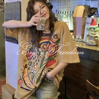 Enjoy Freedom เสื้อยืดแขนสั้นพิมพ์ลายการ์ตูนผู้หญิงสไตล์เกาหลีใหม่หลวมความยาวปานกลางด้านบน