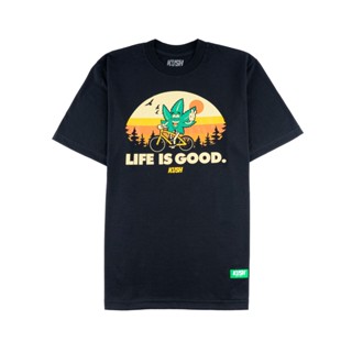 เสือยืดผู้ชาย - บริษัท KUSH  เสื้อยืดคลาสสิก LIFE IS GOOD (สีดํา)