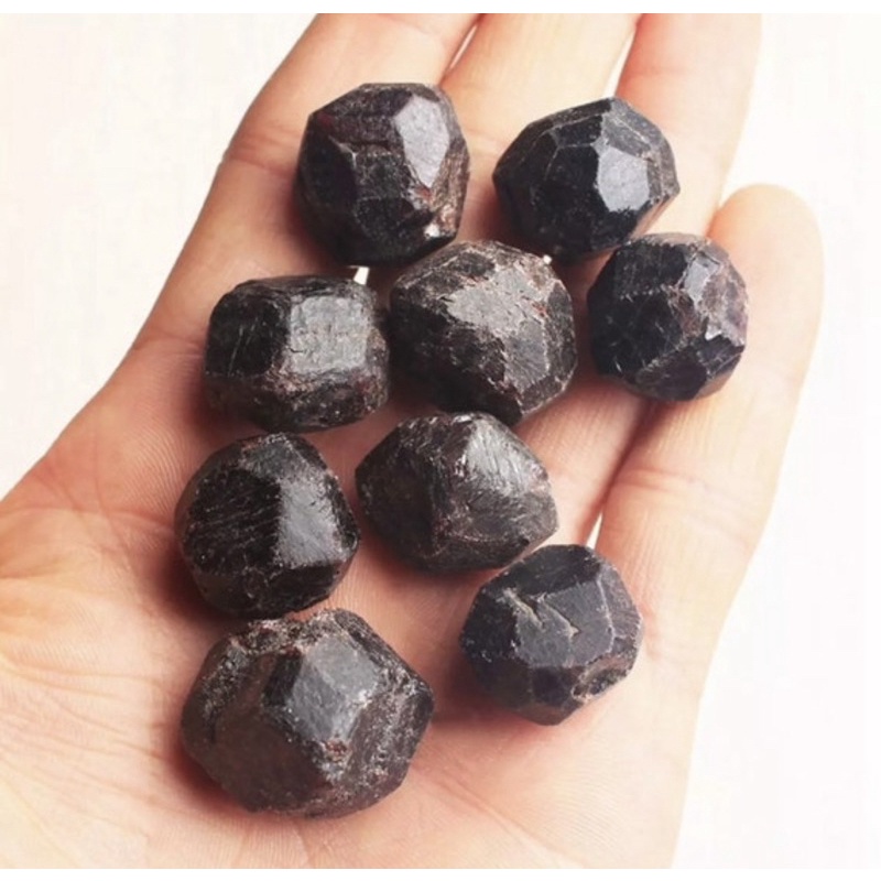 1Pc Natural Raw Garnet stone for making Jewelry Real Red Garnet Gemstone for Cutting and Healing Med