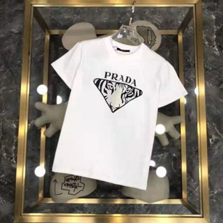 Prada &lt; Tag+Collar Label &gt; เสื้อยืดแขนสั้น พิมพ์ลายโลโก้หัวเสือ ทรงหลวม สไตล์สตรีท สําหรับผู้ชาย ผู้หญิงS-5XL