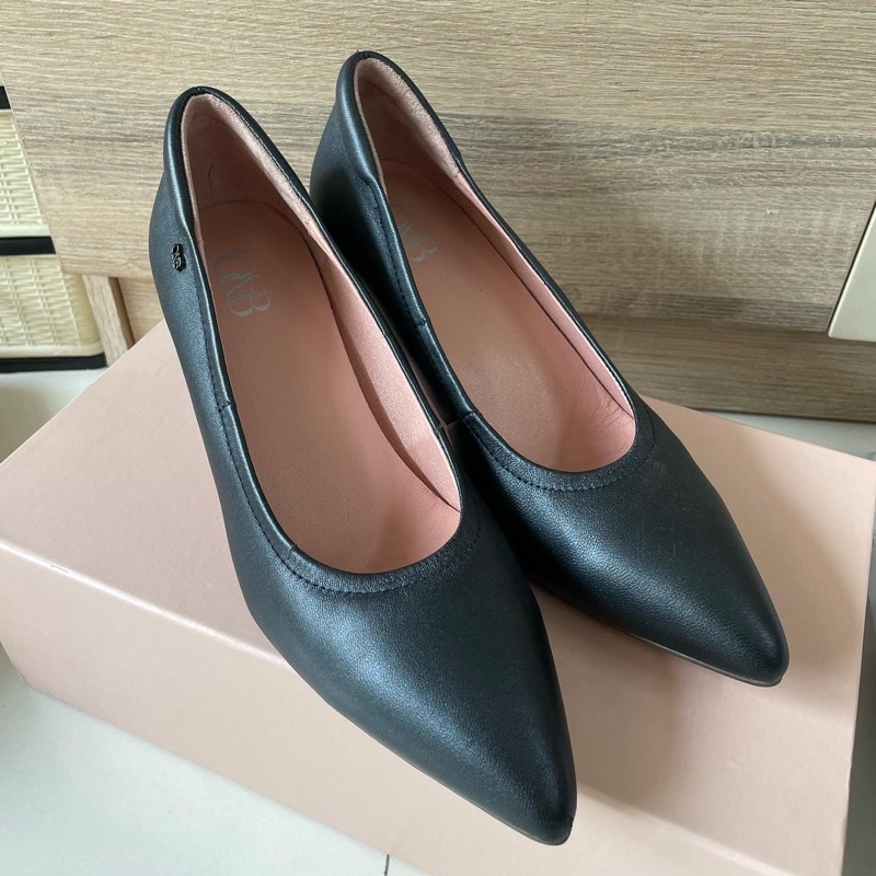 SUSED ONCE 95% oandb diane heels navy size 38 ส้นสูง 2 นิ้ว • o&b