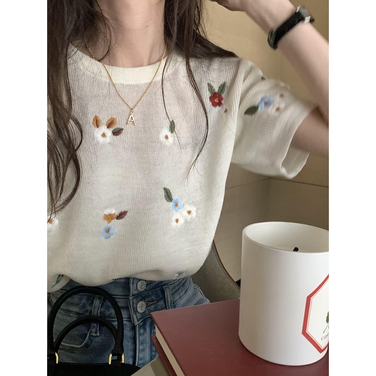 ใหม่ เสื้อยืด คอกลม แขนสั้น ปักลายดอกไม้ แฟชั่นฤดูร้อน สําหรับผู้หญิง