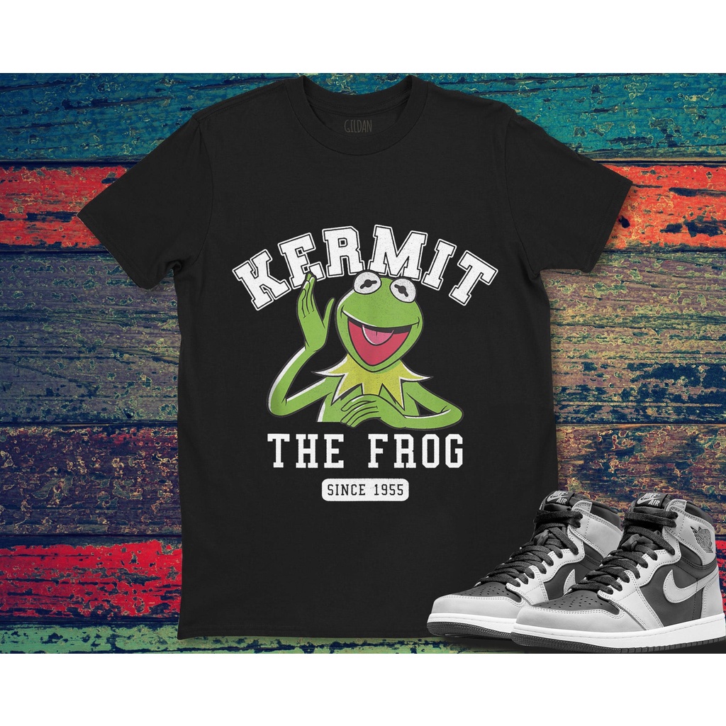 เสื้อยืด พิมพ์ลายดิสนีย์ The Muppets Kermit The Frog Since 1955 ของขวัญ สําหรับผู้ชาย