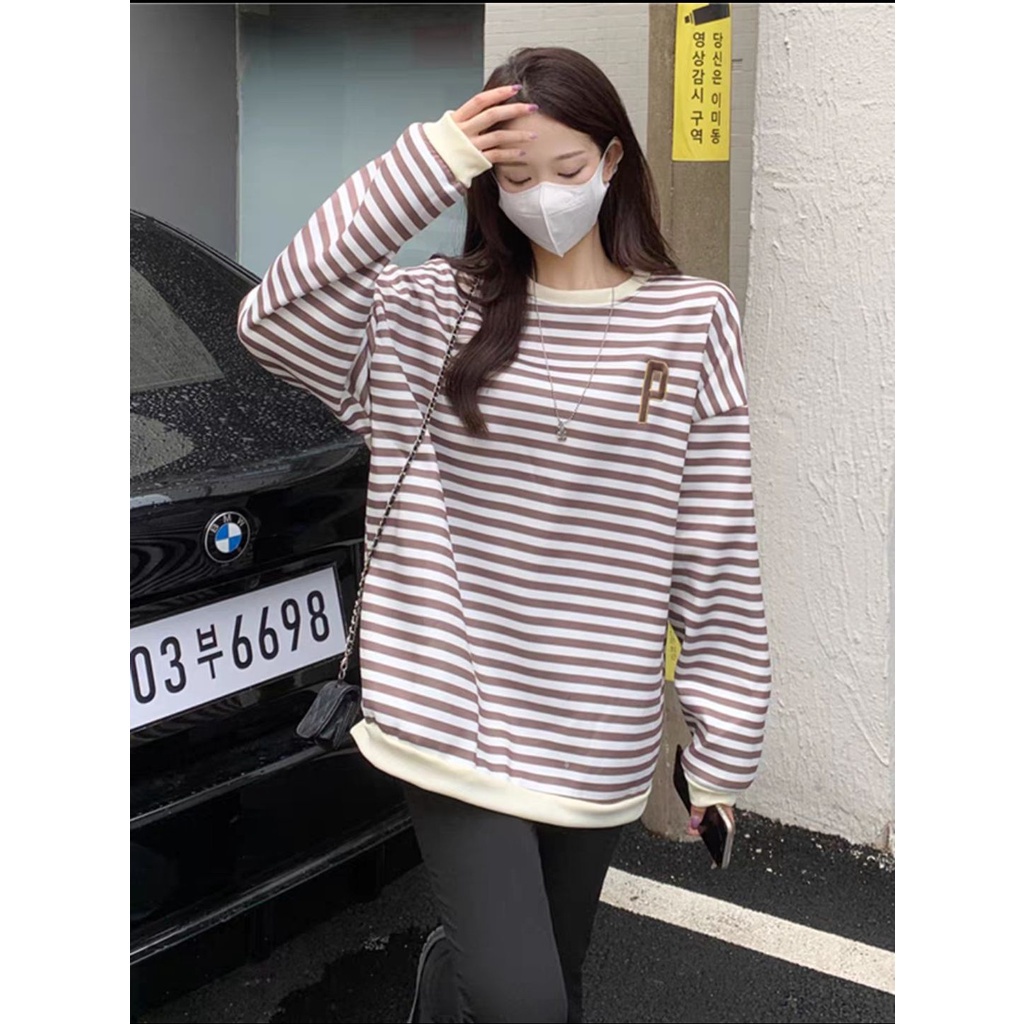 Olivia เสื้อแขนยาว Oversize แขนยาวลายทาง ปักอักษรP เท่ๆ มี2สีพร้อมส่ง #J16