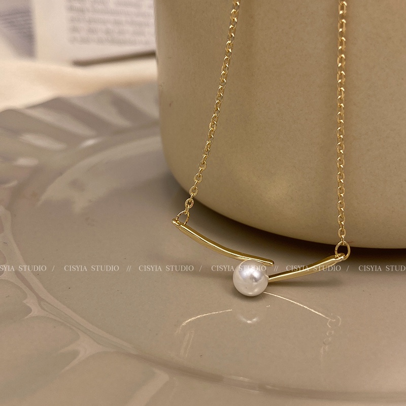 เครื่องประดับ สร้อยคอโชคเกอร์ จี้ไข่มุก สีทอง แบบเรียบง่าย สไตล์สร้างสรรค์ สําหรับผู้หญิง