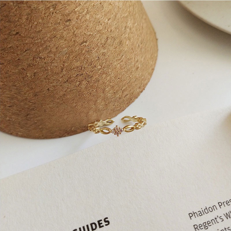 แหวนหมั้นแต่งงาน เหล็กไทเทเนียม รูปใบโคลเวอร์สี่แฉก ประดับเพชรคริสตัล สีเงิน สีทอง ปรับขนาดได้ เรียบง่าย สไตล์เกาหลี สําหรับผู้หญิง - รูปที่ 7