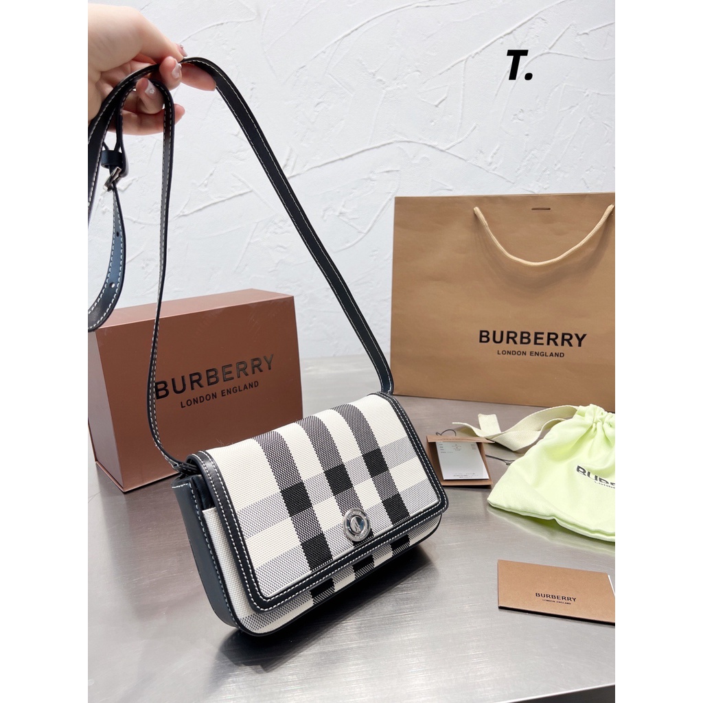 [สินค้าใหม่] Burberry 'S New TB Tofu Bag Fashion Women 'S Student Bag Classic Shoulder Bag Lattice Style