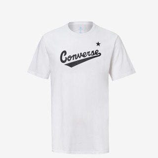 CONVERSE Converse เสื้อยืดแขนสั้นพิมพ์ลายตัวอักษรคลาสสิกสำหรับผู้ชาย 10018235-_01