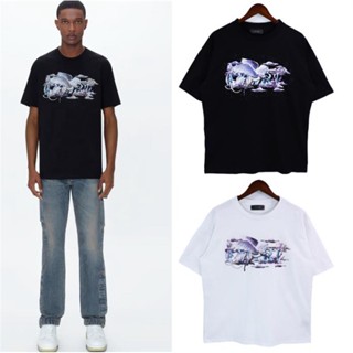 Fashion AMIRI เสื้อยืดแขนสั้นลําลอง ผ้าฝ้าย พิมพ์ลายโลโก้ Pegasus Script เข้ากับทุกการแต่งกาย แฟชั่นสําหรับผู้ชาย และผู้หญิง