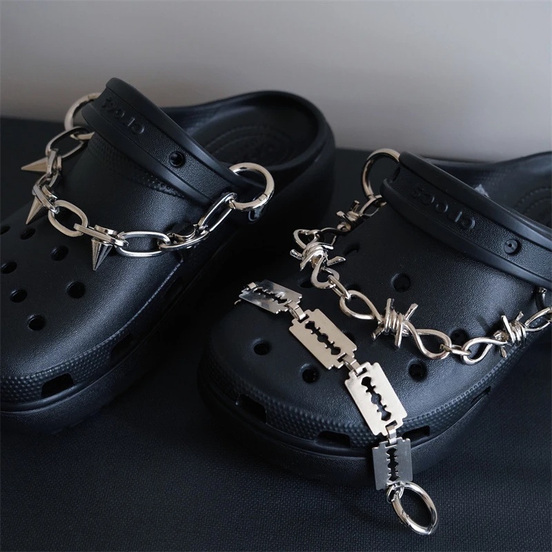 Punk Skeleton designcs jbitz Chain โลหะ Rivet Jibitz design Charm Pin Hiphop รองเท้า Charms Skull Jibits สําหรับผู้หญิงรองเท้าอุปกรณ์เสริมตกแต่ง