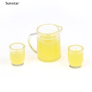 Sunstar ขวดน้ําผลไม้จิ๋ว 1:12 3 ชิ้น ต่อชุด และแก้ว 2 ใบ อุปกรณ์เสริม สําหรับบ้านตุ๊กตา